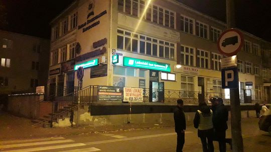Napad na bank w Puławach. Weszła zamaskowana z nożem 