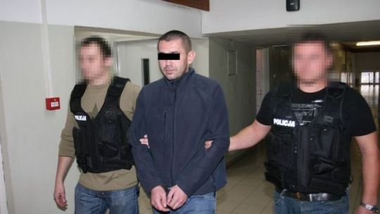 Napadł na aptekę przy ul. Głębokiej i uciekł bez łupu. Wpadł po tygodniu