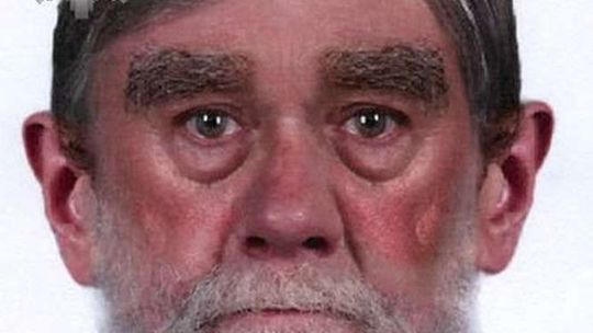 Napadł na kobietę, zranił ją rozbitą butelką. Kto go rozpoznaje?