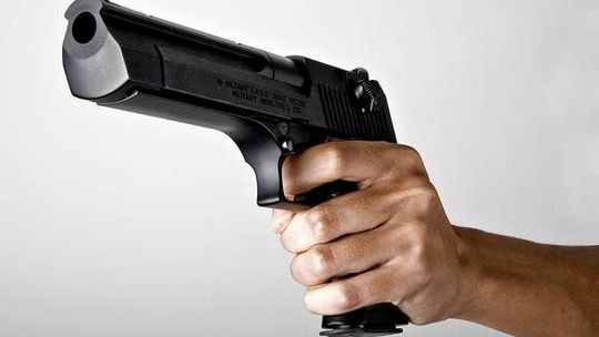 Napadł z bronią na policjantów i chciał im zabrać portfele