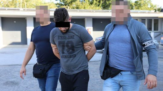 Napadli i ograbili stację paliw. Sprawcą okazał się pracownik 