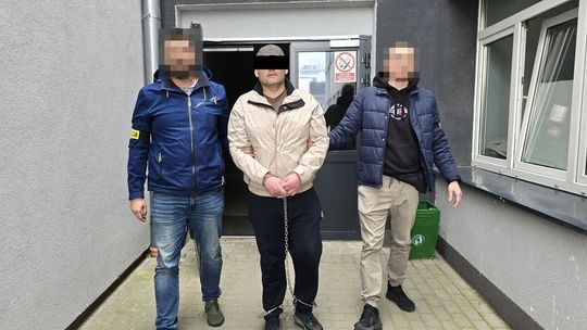 Napadli na klienta kantoru. Ich łupem padło 160 tys. zł