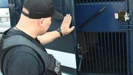 Napadli na stację z bronią w ręku. Są już w areszcie