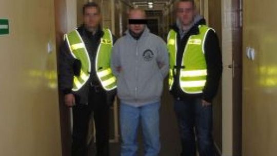 Napadli na taksówkarza. Pobili go i okradli