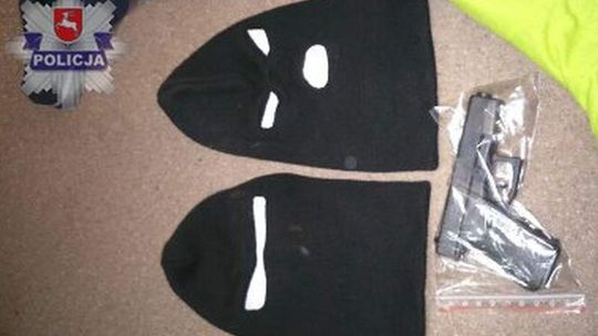 Napadli na wiejski sklep. Ukradli kasę bez pieniędzy