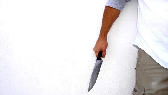 Napadli z nożem na pijanego mężczyznę. Dla 5 złotych