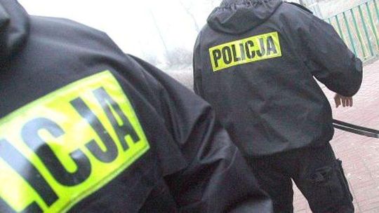 Napis na bloku: "Skończysz jak Papała". Kto grozi policjantowi?