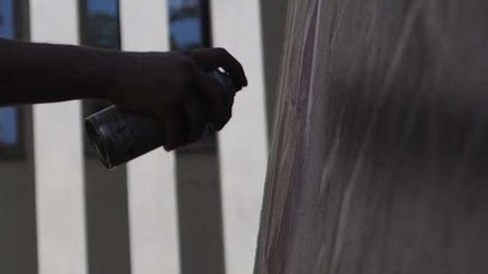 Napisy obrażające Romów i Ukraińców. Prokuratura: podżeganie do nienawiści