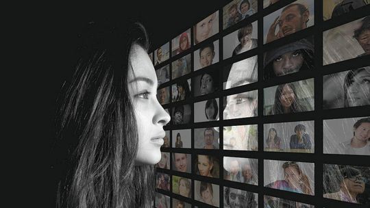 Narcyzm sprzyja uzależnieniu od portali społecznościowych 