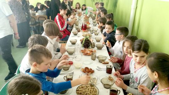 Narodowością dzieci jest dzieciństwo. Uczniowie ze szkoły w Bezwoli zyskują dzięki kolegom z Czeczenii