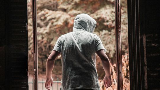 Naruszenie miru domowego – co to oznacza? Gdzie zgłosić?