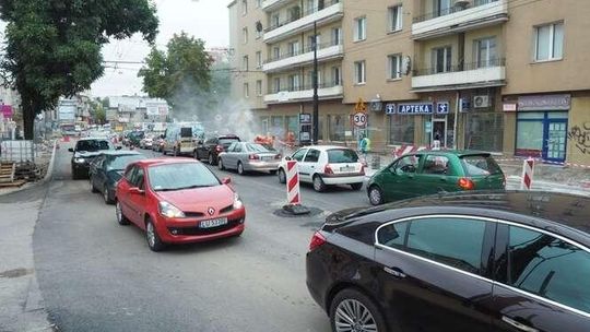 Narutowicza: Będą układać ostatnią warstwę nawierzchni