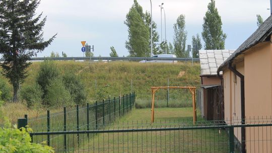 Narzekają na hałas i spaliny. A ma być jeszcze gorzej. Mieszkańcy chcą ekranów przy S12