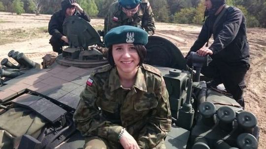 Nasi posłowie z karabinami. Szkolenie na poligonie wojskowym