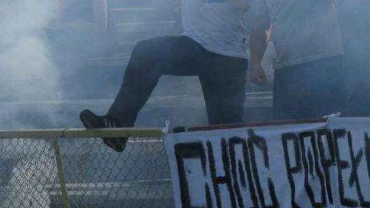 Nastolatek odpalił racę. Policja dopadła go po pół roku