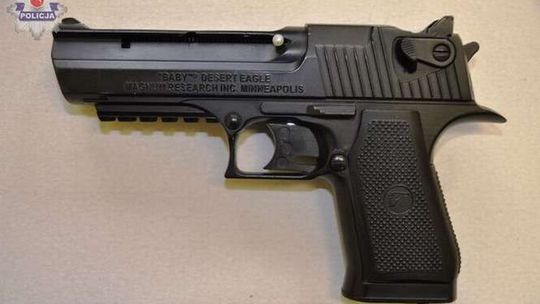 Nastolatek strzelał do samochodów. Chciał się zemścić