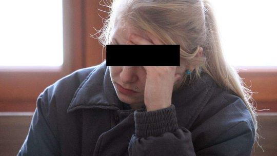 Nastolatka pobiła ludzi w centrum miasta. Poprosiła o dwa lata więzienia