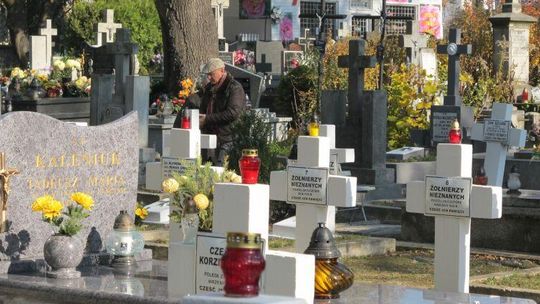 Nastolatkowie zdewastowali cmentarz w Tyszowcach. Policja ma sprawców