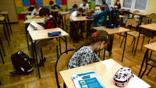 Nauczyciele chcą dodatkowej pensji za wirusa