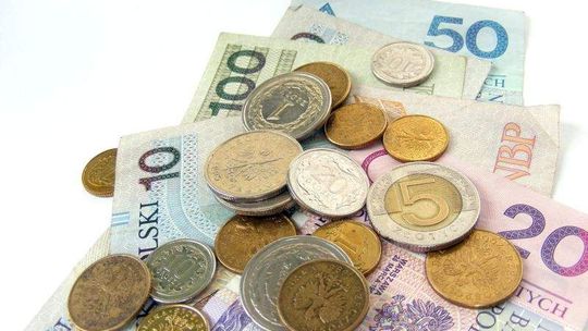 Nauczyciele dostali pensje z opóźnieniem. Czyja to wina?