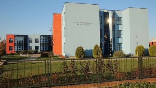 Nauczyciele nie chcą się modlić w pracy. "Nikogo nie obchodzi, czy ktoś jest osobą wierzącą, czy nie"