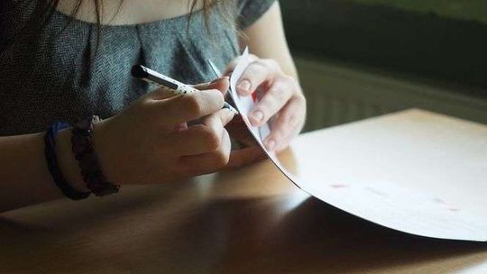 Nauczyciele pozwali do sądu byłą uczennicę