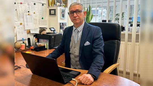 Nauczyciele w wakacje mają wolne? Dr Jerzy Jarosiński: szkoła w wakacje funkcjonuje pełną parą