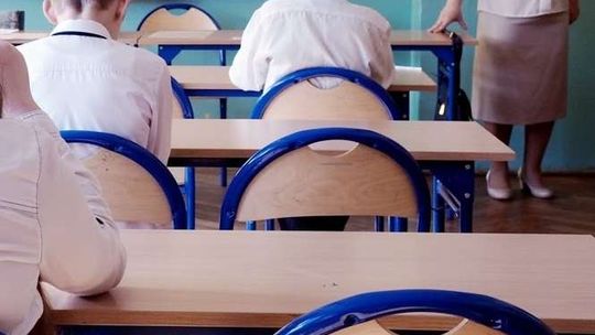 Nauczycielka oskarżona o uderzenie ucznia książką