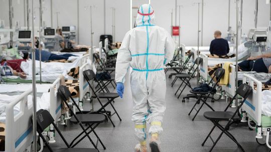 Naukowcy: Pod koniec listopada możliwa dzienna liczba zakażeń koronawirusem na poziomie 30 tys.