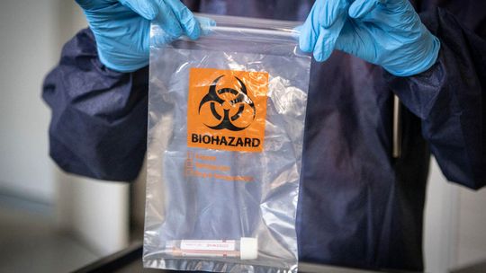 Naukowcy: Przebyte w przeszłości przeziębienia mogą chronić przed COVID-19