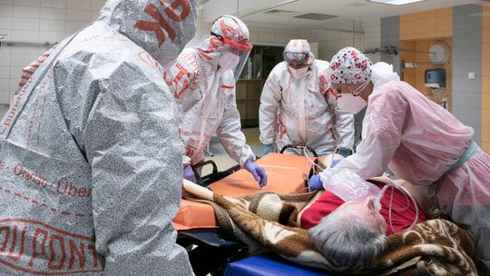 Naukowcy: Tylko jedna piąta zakażonych koronawirusem nie ma objawów