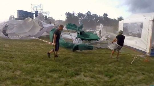 Nawałnica w gminie Hanna i przerwany festiwal disco polo. To wideo robi wrażenie