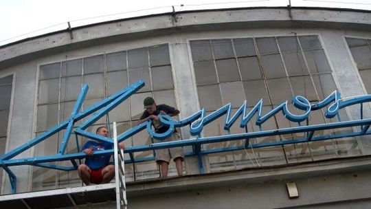 Neonowa historia miejska