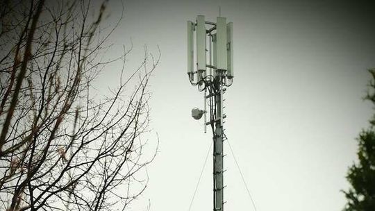 Nie chcą masztu, bo boją się chorób, spadku cen działek, wpływu na zdrowie i zaburzenia „harmonii krajobrazu”