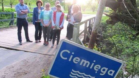 Nie chcą mieć linii energetycznej za oknem. 'Nikt z nami nie rozmawiał!'