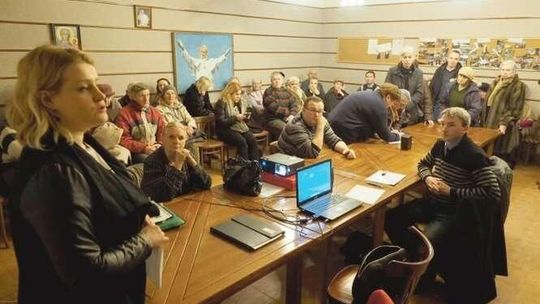 Nie chcą mieszkań, wolą zielony plac zabaw. "To jedyne takie miejsce na osiedlu"