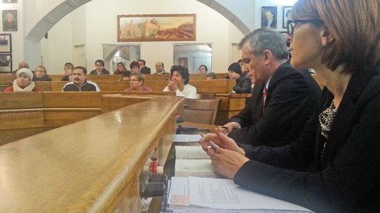 Nie chcą spalarni odpadów koło domów. Przyszli do Ratusza. "Niech będzie 10 km od miasta"