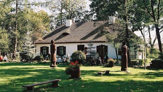 Nie chcą zmiany dyrektora muzeum w Woli Okrzejskiej. "Naszym zdaniem to zagrywka polityczna"