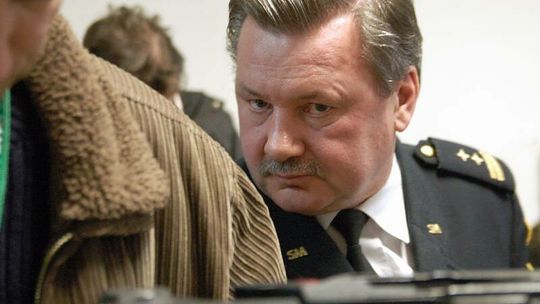 \"Nie chcę rozmawiać\". Były szef strażników uciekł dziennikarzom