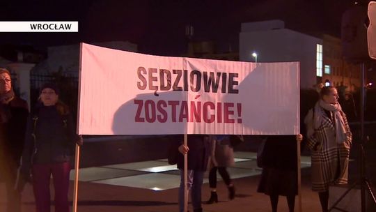 „Nie chcemy, żeby sędziowie byli gnębieni”. Protesty w wielu miastach w obronie sądownictwa