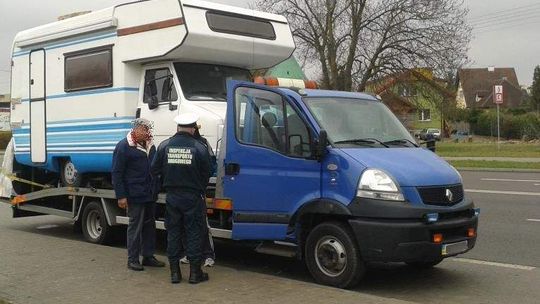 Nie chciał stresować psa, złamał przepisy i dostał mandat