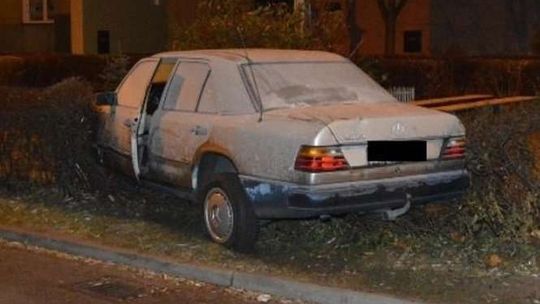 Nie chciał wracać piechotą z imprezy. Ukradł samochód z komisu