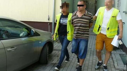 Nie chciała mu sprzedać leku, ukłuł ją igłą. Krzyczał, że zaraził ją wirusem