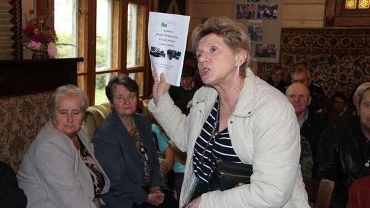 "Nie da się okien otworzyć, wszystko śmierdzi". Konflikt  o chlewnię w miejscowości Woroniec