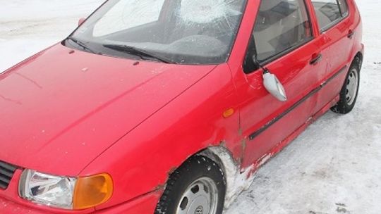 Nie dała mu poprowadzić, więc zniszczył jej samochód