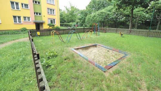 Nie dla pieska piasek. Sanepid kontroluje place zabaw