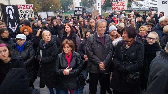 „Nie dla przemocy i pogardy wobec kobiet!" Czarny protest w Lublinie (zdjęcia)