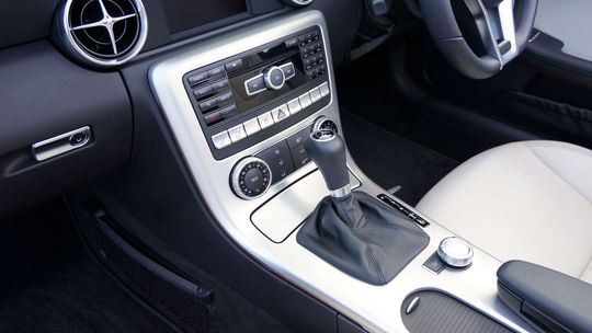 Nie kupuj, wynajmij. O zaletach korzystania z wypożyczalni samochodowych