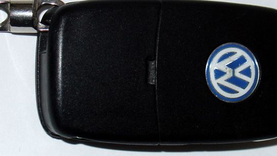 Nie lubili volkswagenów. Zniszczyli sześć aut