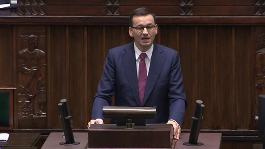 „Nie ma wolności bez godności”. M. Morawiecki podał swój rząd do dymisji i chwali stan demokracji w Polsce
